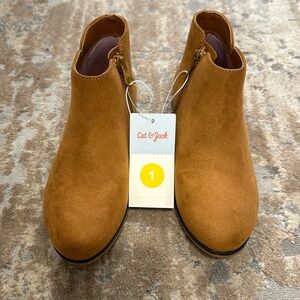 Cat & Jack NWT Tan suede bootie. Size 1